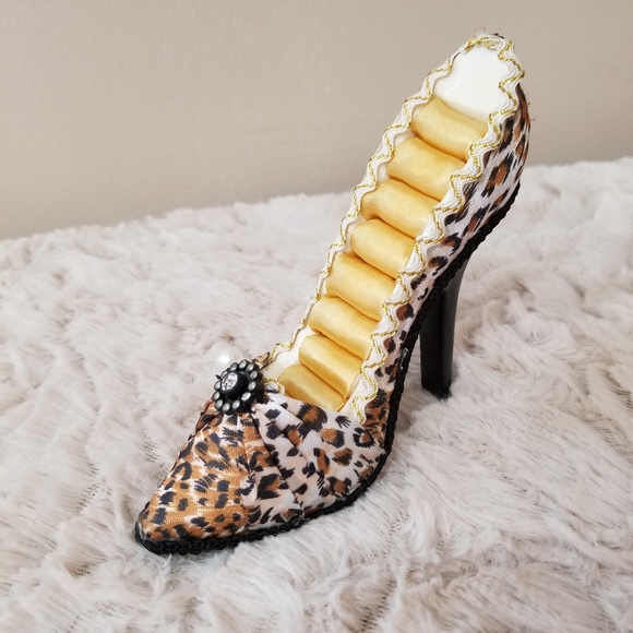 Pretty little ring holder! - Picture 3 of 3